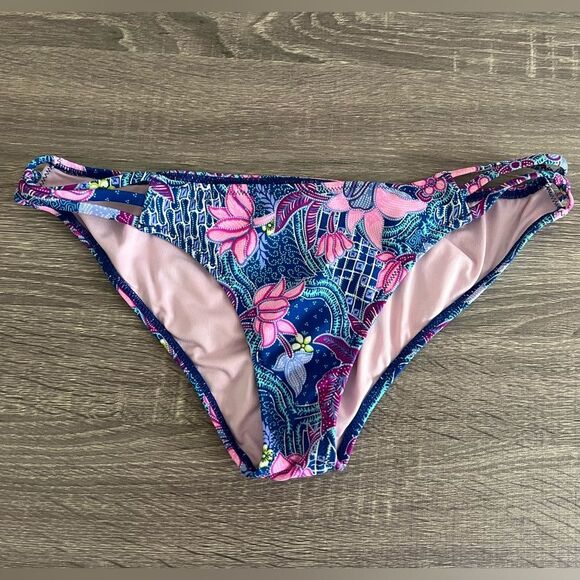 Victoria’s Secret Bikini Bottom Swim - Picture 1 of 5